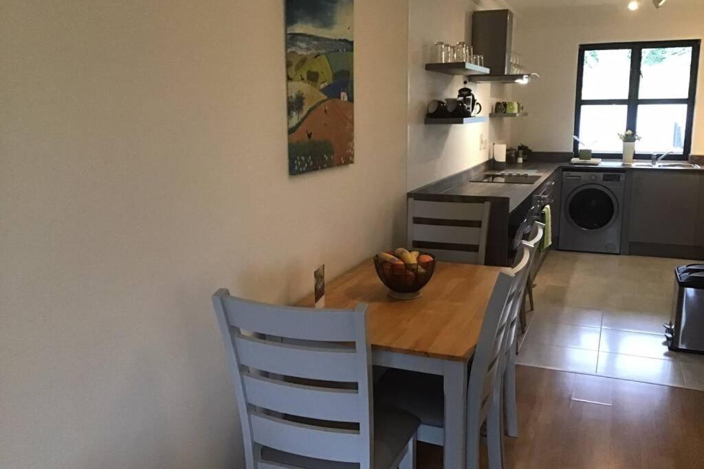 Waterfront Apartment Completely Refurbished Westport Esterno foto