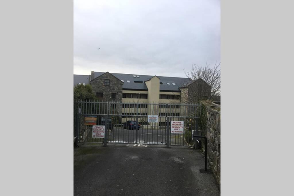 Waterfront Apartment Completely Refurbished Westport Esterno foto